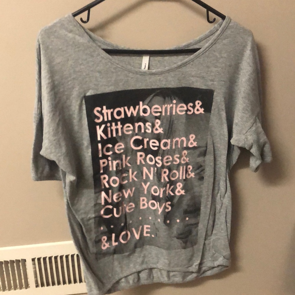 Grey graphic t shirt